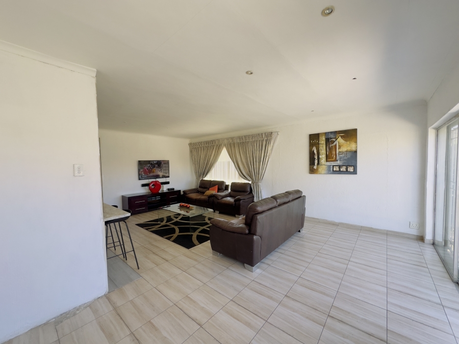 4 Bedroom Property for Sale in Verwoerdpark Gauteng