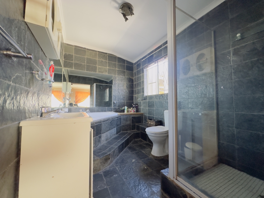 4 Bedroom Property for Sale in Verwoerdpark Gauteng