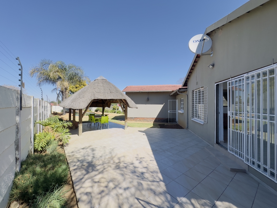 4 Bedroom Property for Sale in Verwoerdpark Gauteng