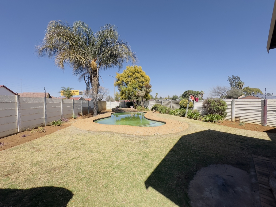 4 Bedroom Property for Sale in Verwoerdpark Gauteng