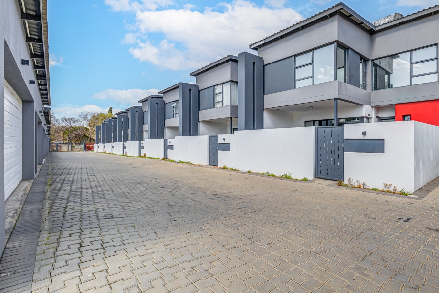 To Let 3 Bedroom Property for Rent in Edendale Gauteng