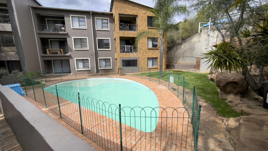 2 Bedroom Property for Sale in Mulbarton Gauteng