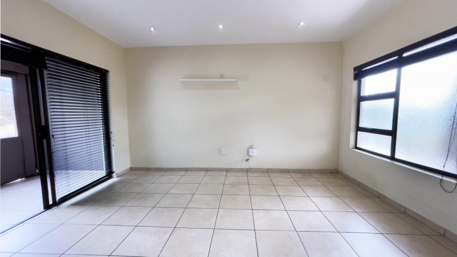 2 Bedroom Property for Sale in Mulbarton Gauteng