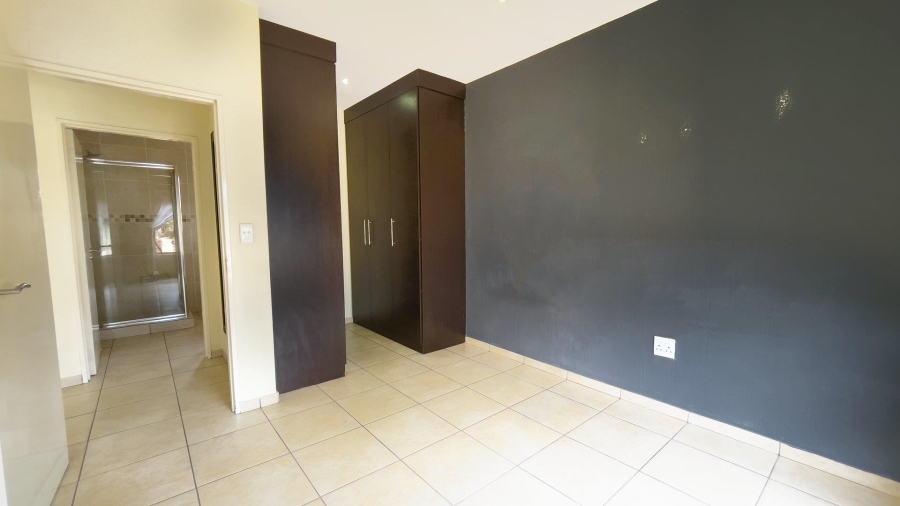 2 Bedroom Property for Sale in Mulbarton Gauteng