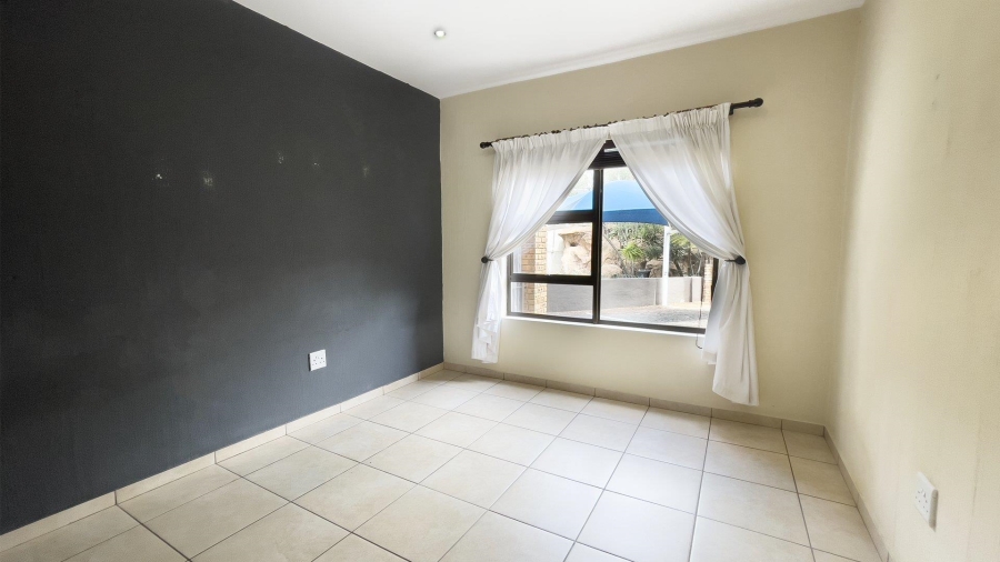 2 Bedroom Property for Sale in Mulbarton Gauteng