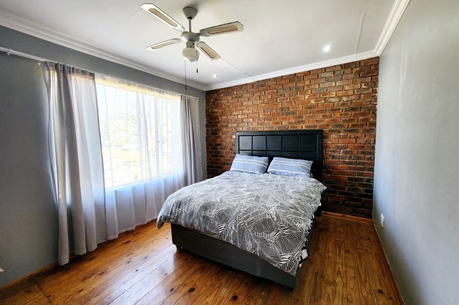 5 Bedroom Property for Sale in Pierre Van Ryneveld Gauteng
