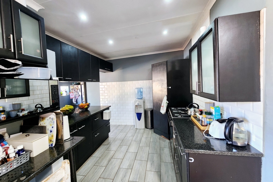5 Bedroom Property for Sale in Pierre Van Ryneveld Gauteng