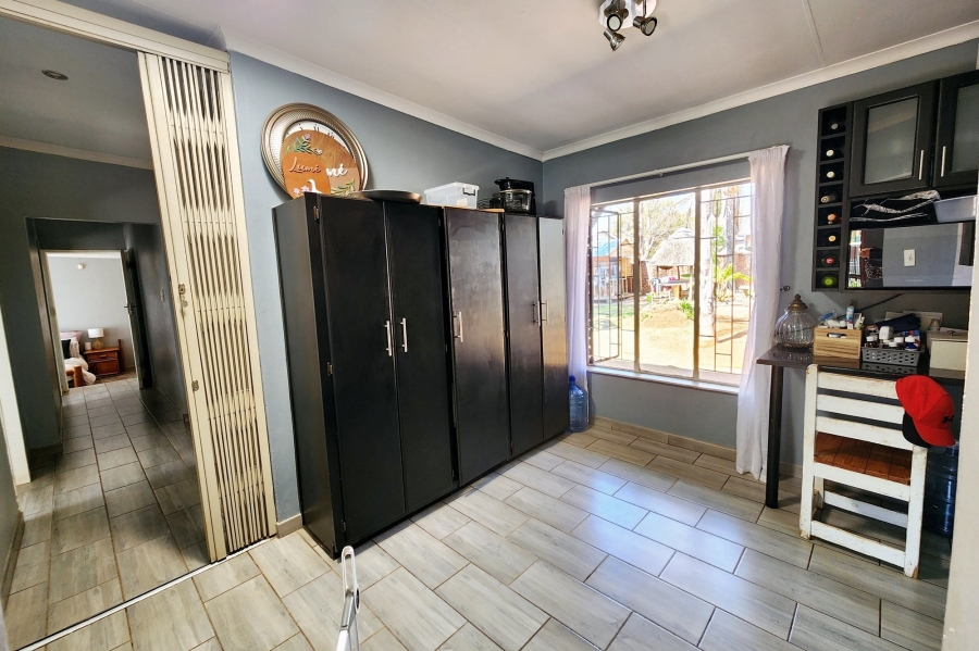 5 Bedroom Property for Sale in Pierre Van Ryneveld Gauteng
