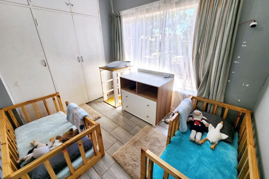 5 Bedroom Property for Sale in Pierre Van Ryneveld Gauteng