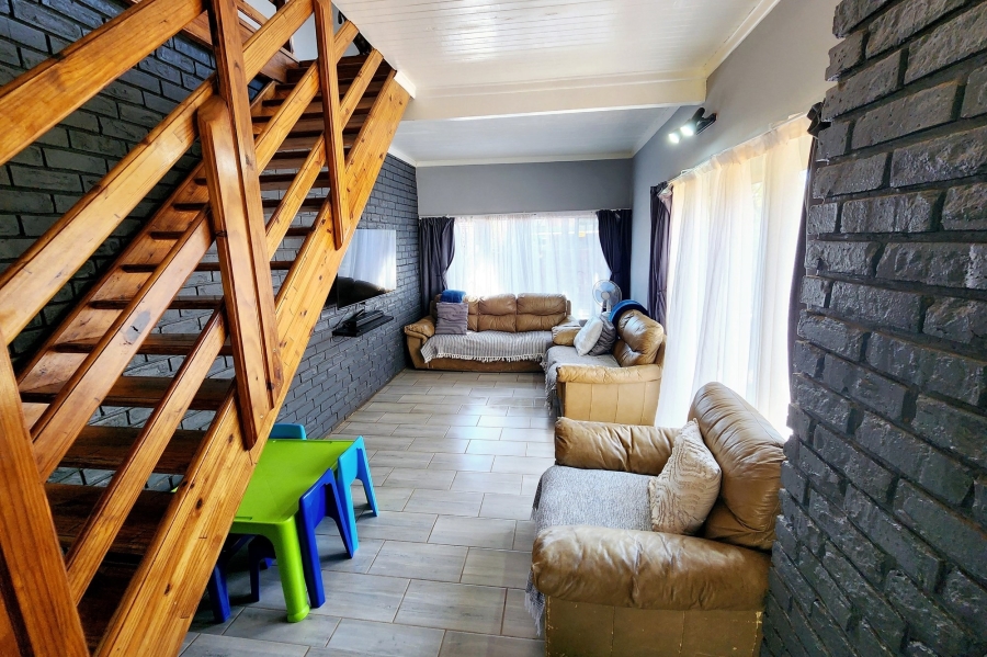 5 Bedroom Property for Sale in Pierre Van Ryneveld Gauteng