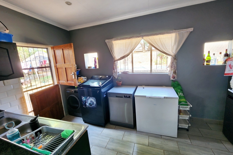 5 Bedroom Property for Sale in Pierre Van Ryneveld Gauteng