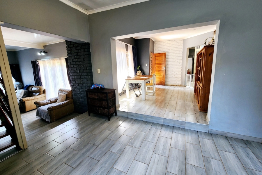 5 Bedroom Property for Sale in Pierre Van Ryneveld Gauteng