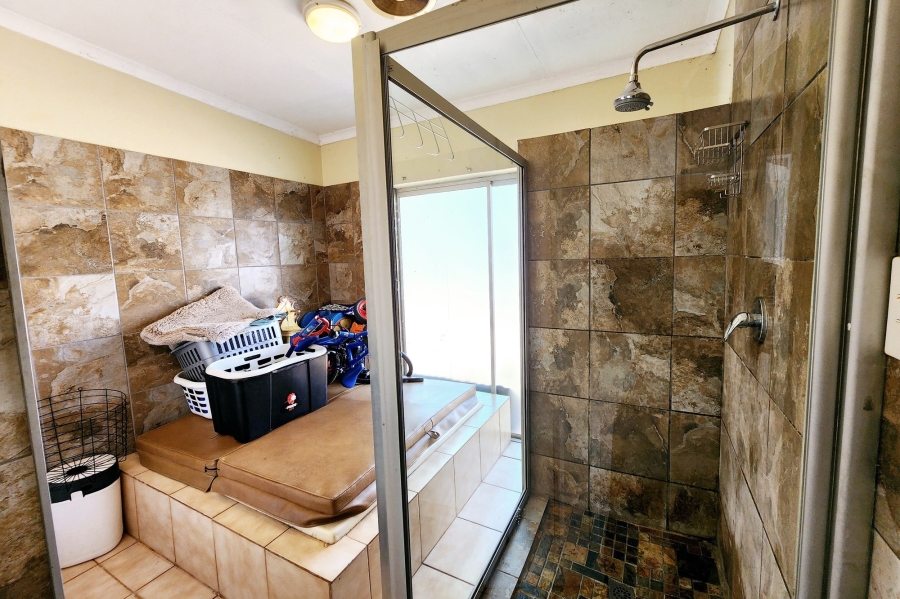 5 Bedroom Property for Sale in Pierre Van Ryneveld Gauteng