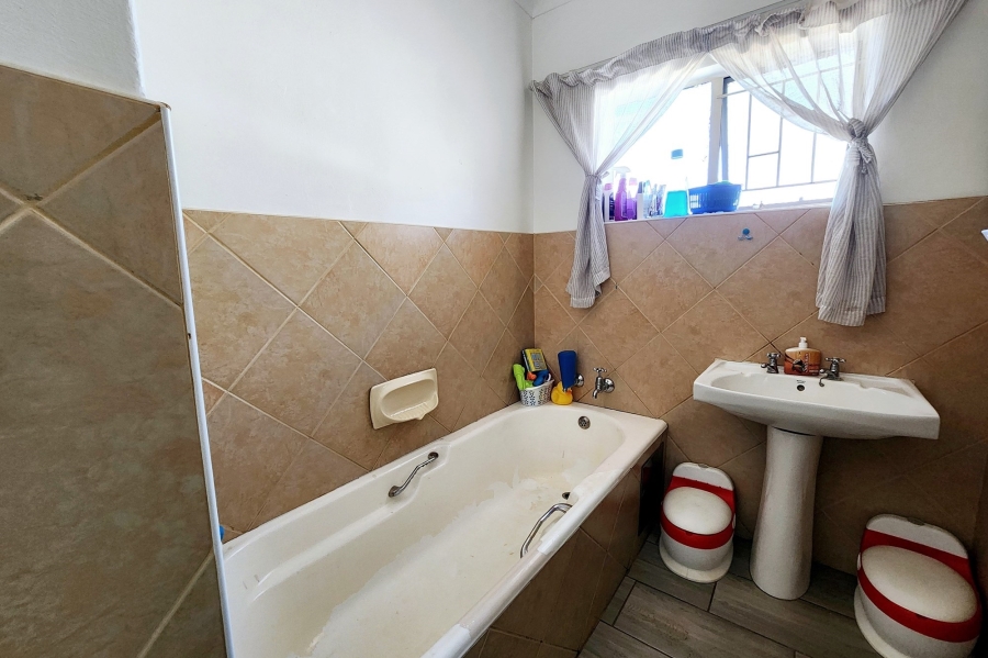 5 Bedroom Property for Sale in Pierre Van Ryneveld Gauteng