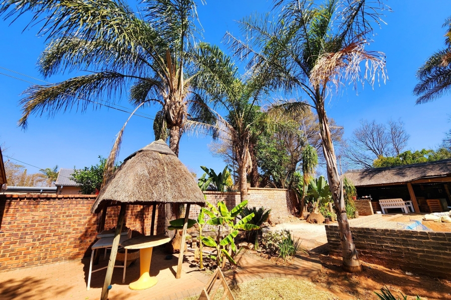 5 Bedroom Property for Sale in Pierre Van Ryneveld Gauteng