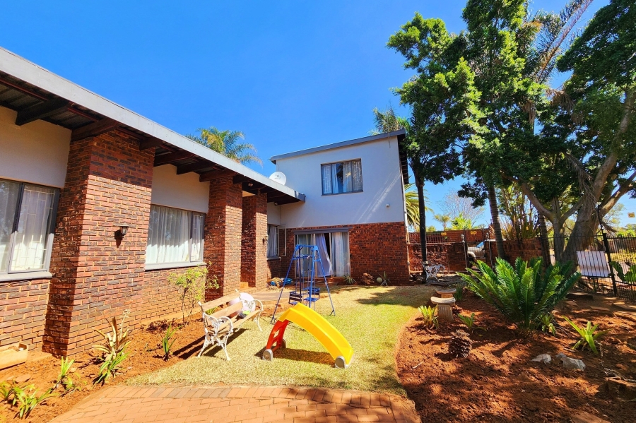 5 Bedroom Property for Sale in Pierre Van Ryneveld Gauteng
