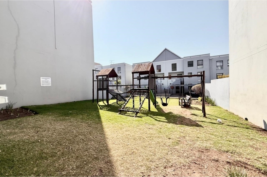 2 Bedroom Property for Sale in Magaliessig Gauteng