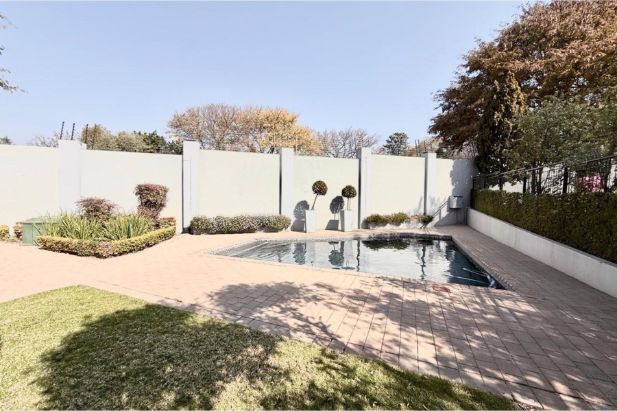 2 Bedroom Property for Sale in Magaliessig Gauteng