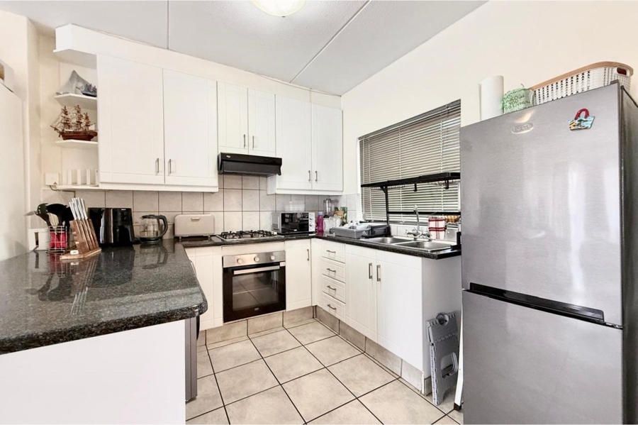2 Bedroom Property for Sale in Magaliessig Gauteng
