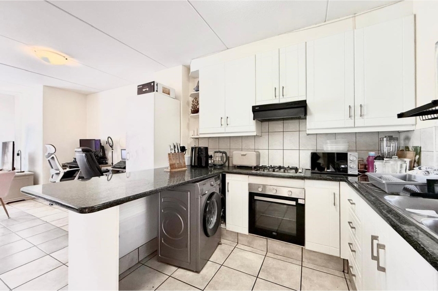 2 Bedroom Property for Sale in Magaliessig Gauteng