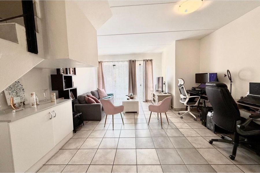 2 Bedroom Property for Sale in Magaliessig Gauteng