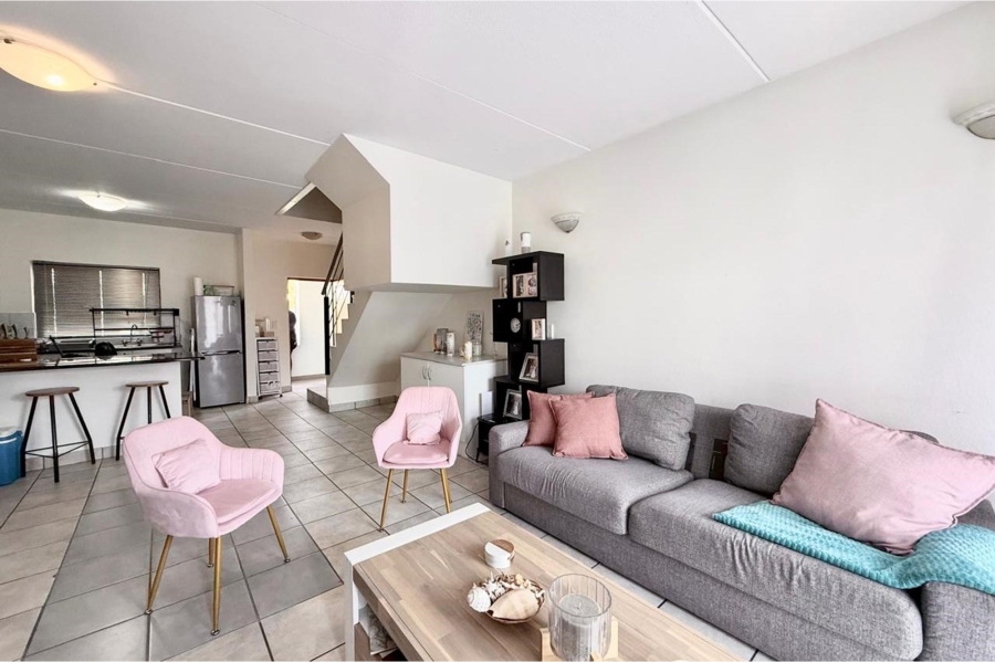 2 Bedroom Property for Sale in Magaliessig Gauteng