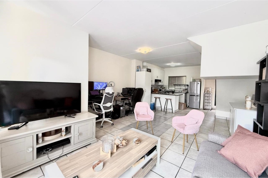 2 Bedroom Property for Sale in Magaliessig Gauteng