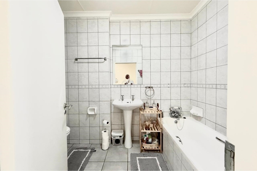 2 Bedroom Property for Sale in Magaliessig Gauteng