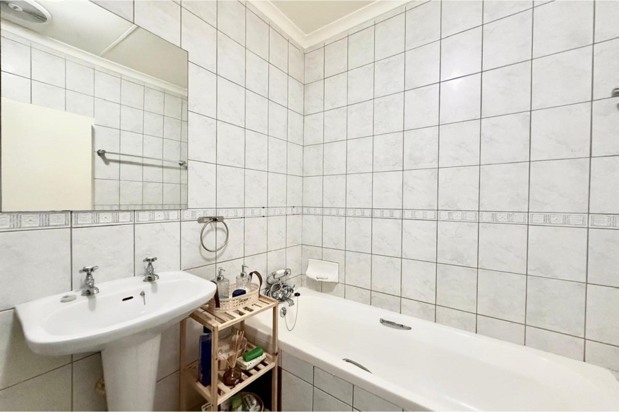 2 Bedroom Property for Sale in Magaliessig Gauteng