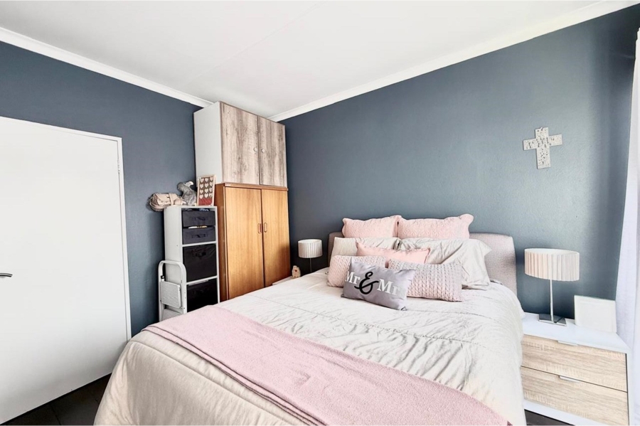 2 Bedroom Property for Sale in Magaliessig Gauteng