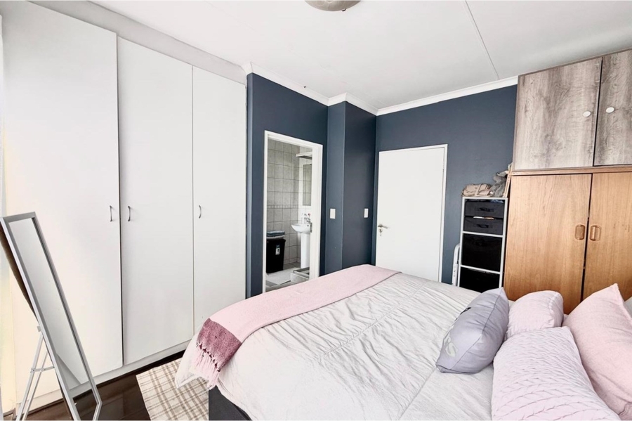 2 Bedroom Property for Sale in Magaliessig Gauteng