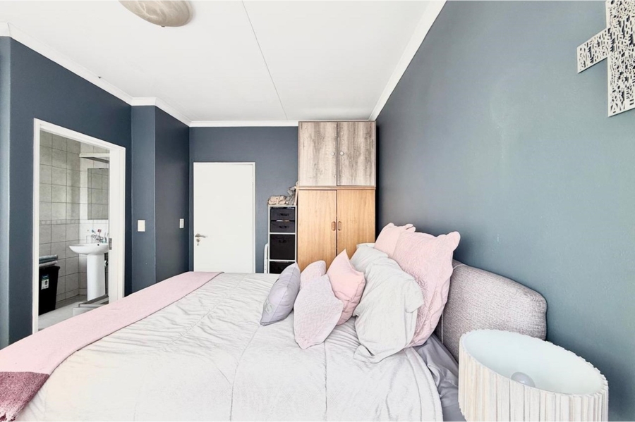 2 Bedroom Property for Sale in Magaliessig Gauteng