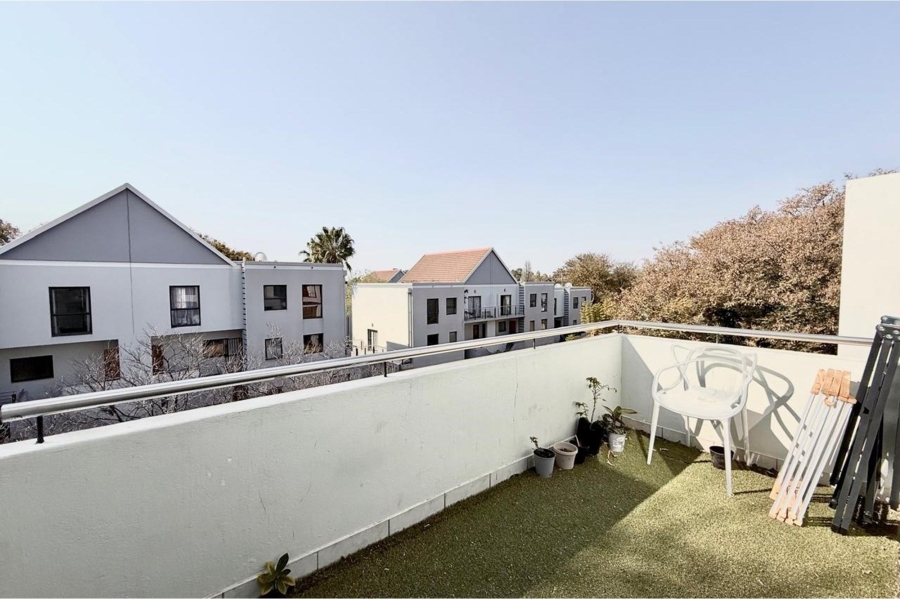 2 Bedroom Property for Sale in Magaliessig Gauteng