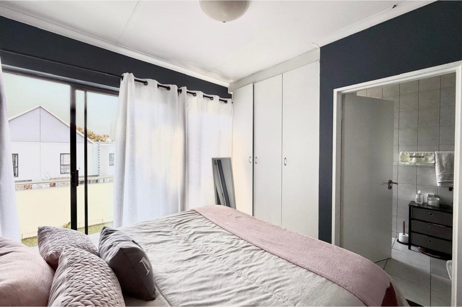2 Bedroom Property for Sale in Magaliessig Gauteng