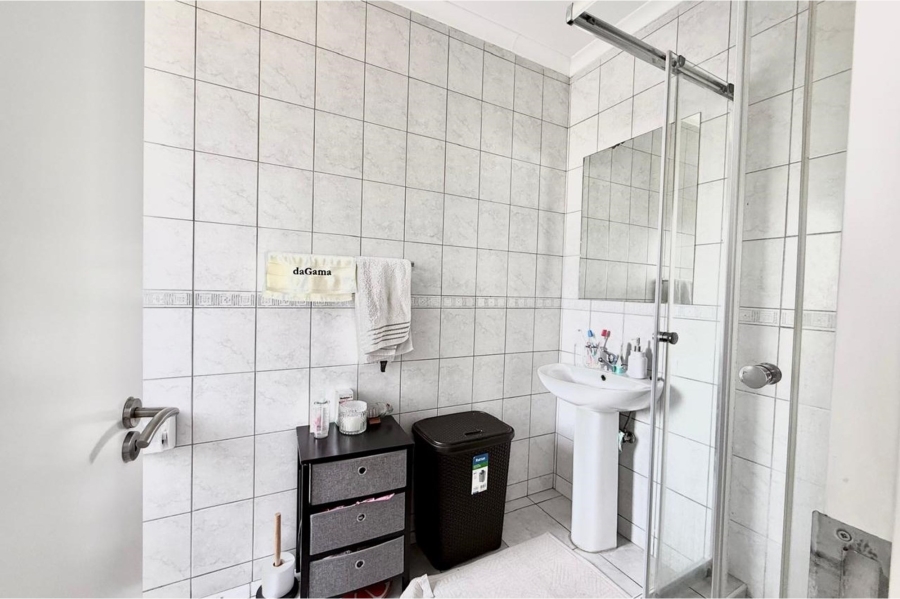 2 Bedroom Property for Sale in Magaliessig Gauteng