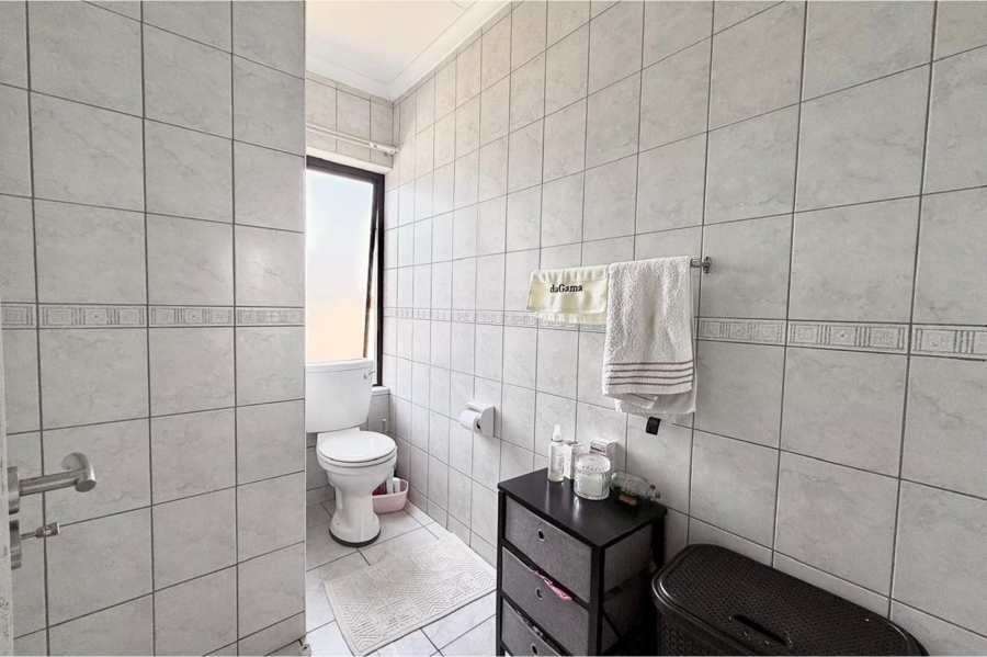 2 Bedroom Property for Sale in Magaliessig Gauteng