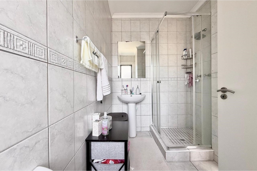 2 Bedroom Property for Sale in Magaliessig Gauteng