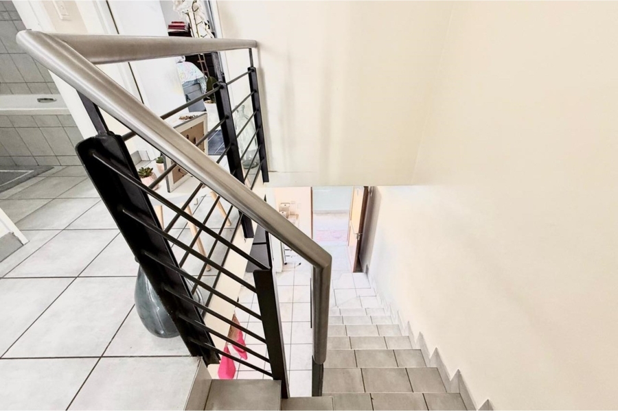 2 Bedroom Property for Sale in Magaliessig Gauteng
