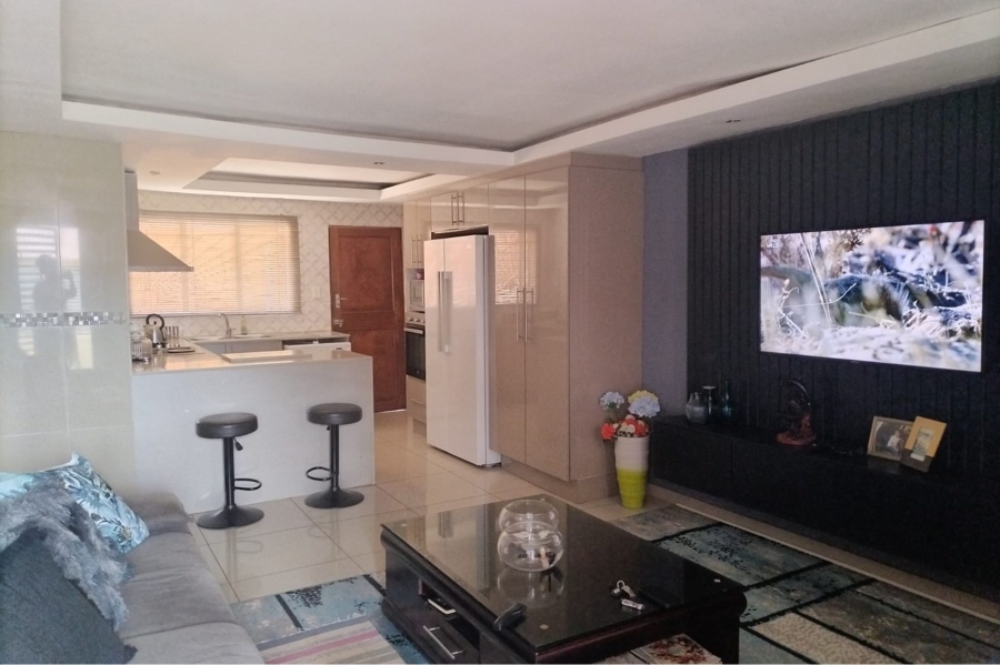 6 Bedroom Property for Sale in Emfihlweni Gauteng