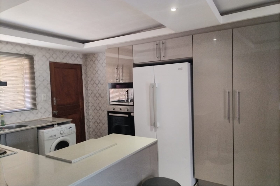 6 Bedroom Property for Sale in Emfihlweni Gauteng
