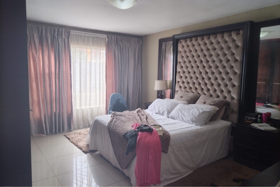 6 Bedroom Property for Sale in Emfihlweni Gauteng