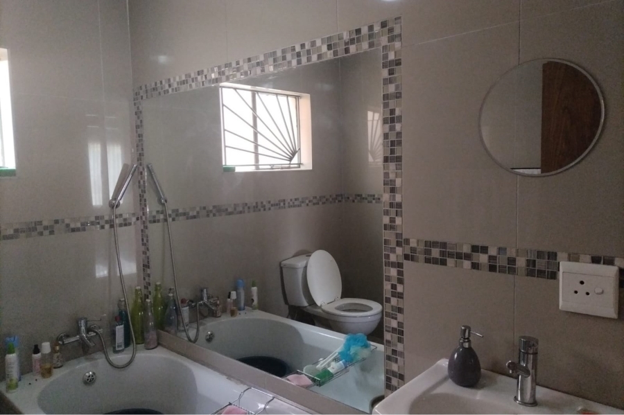6 Bedroom Property for Sale in Emfihlweni Gauteng