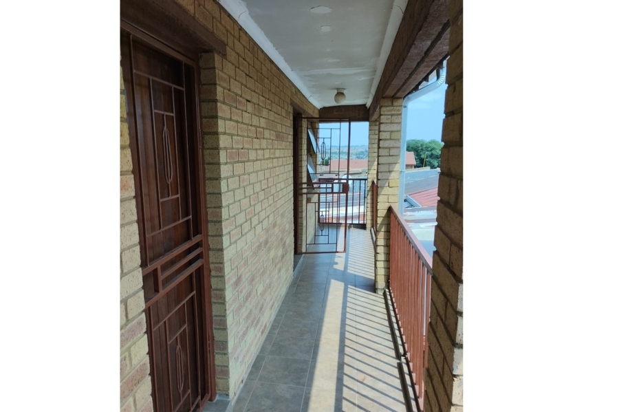 6 Bedroom Property for Sale in Emfihlweni Gauteng
