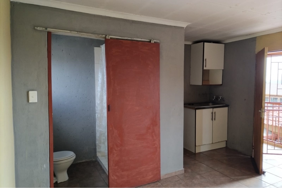 6 Bedroom Property for Sale in Emfihlweni Gauteng
