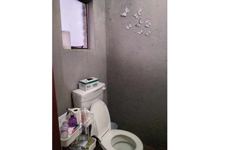 6 Bedroom Property for Sale in Emfihlweni Gauteng
