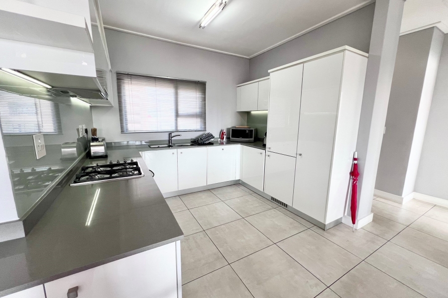 2 Bedroom Property for Sale in Waterfall Gauteng