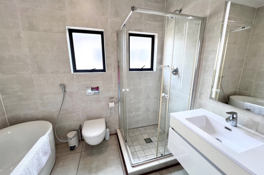 2 Bedroom Property for Sale in Waterfall Gauteng