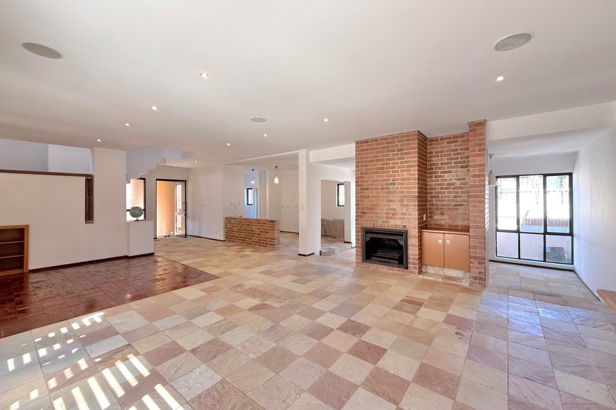 5 Bedroom Property for Sale in Dainfern Valley Gauteng
