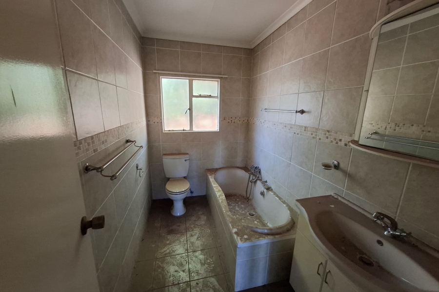 4 Bedroom Property for Sale in Fairland Gauteng