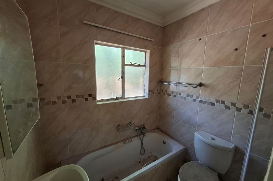 4 Bedroom Property for Sale in Fairland Gauteng